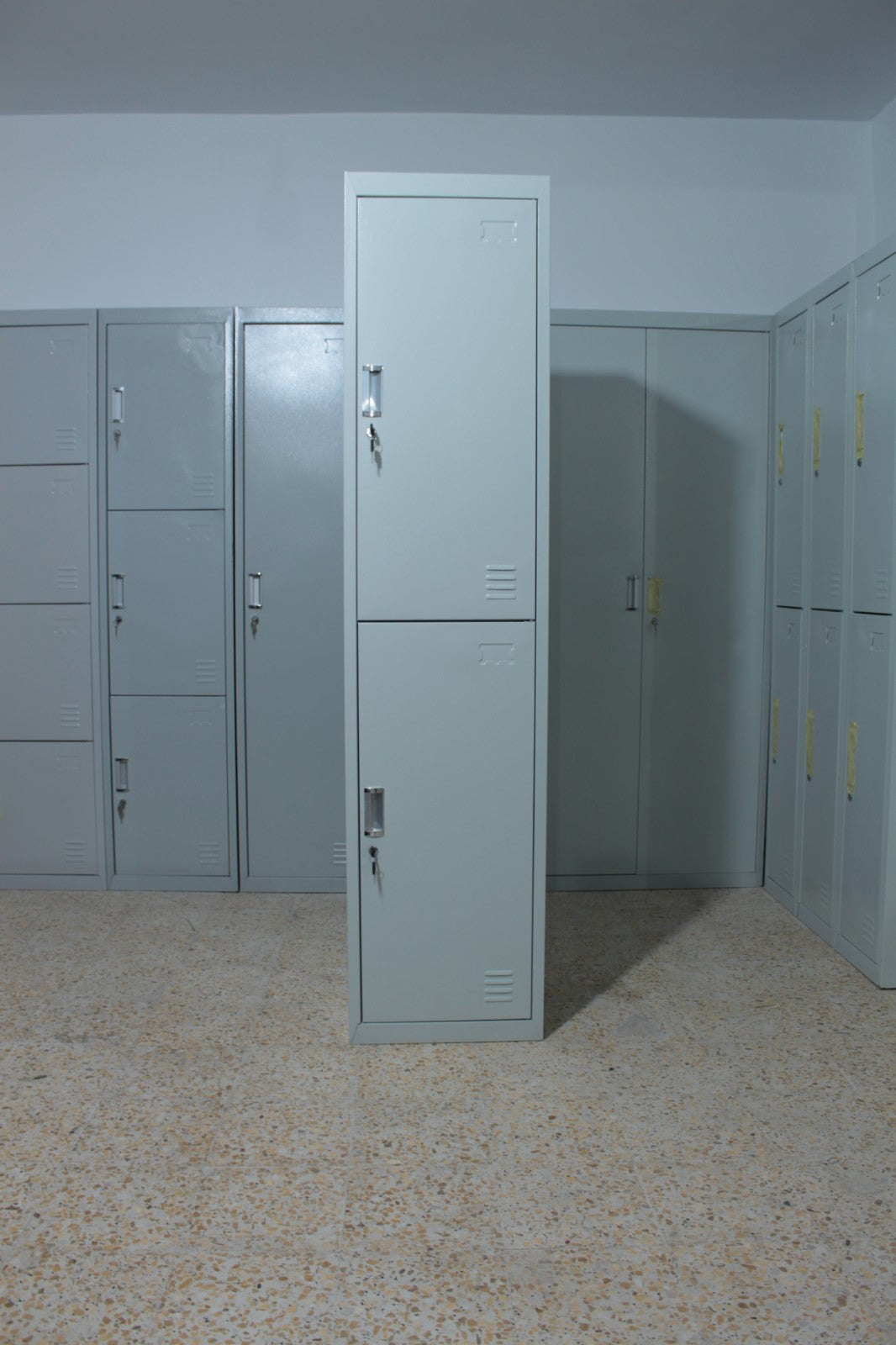 ARMOIRE VESTIAIRES 02 PORTES